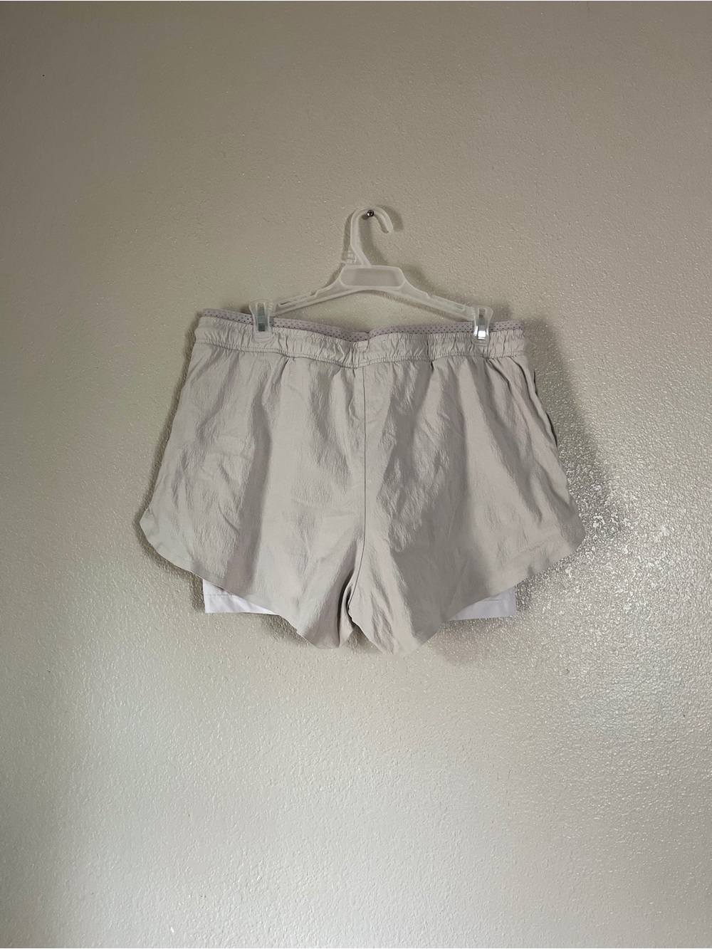 Athleta Light Gray Layered Athletic Shorts with White Inner Brief - Picture 3 of 5